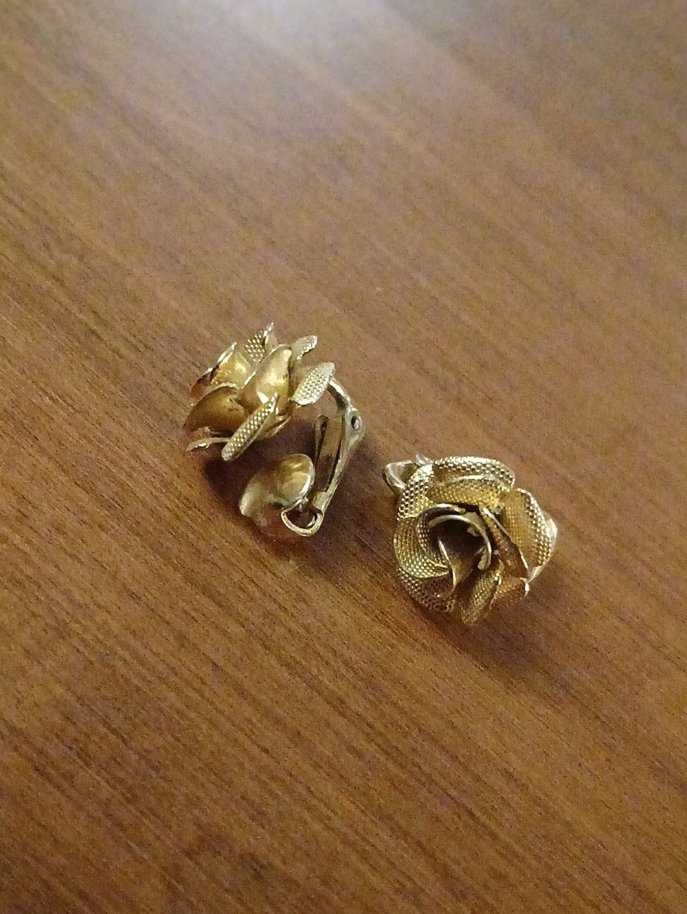 Vintage Delicate Gold Tone Rose Clip-On Earrings - Elegant Floral Design